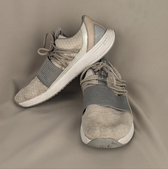 Under Armour size 8.5 ladies tennis shoes tan gray - Picture 2 of 9